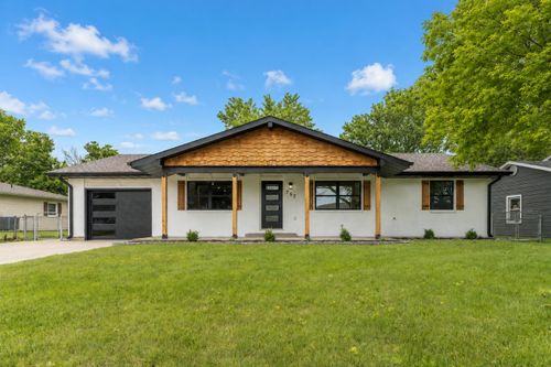 757 Meadowbrook Cir, MOBERLY, MO, 65270-3520 | Card Image
