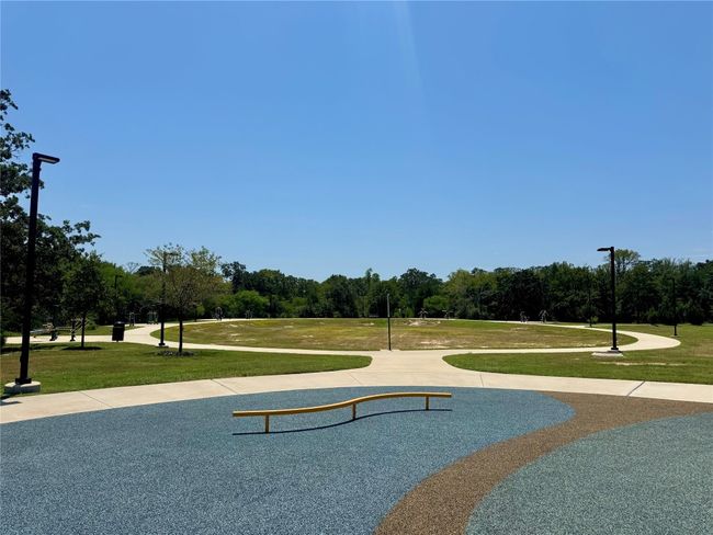 Edgewater offers top-tier amenities just steps from your door: splash pad, basketball court, shaded pavilions, playground, walking paths, and more. | Image 25