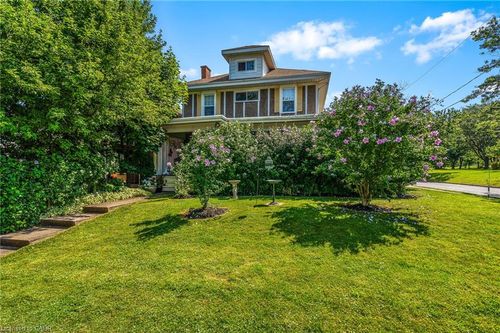 2 Carleton St N, Thorold, ON, L2V2A3 | Card Image
