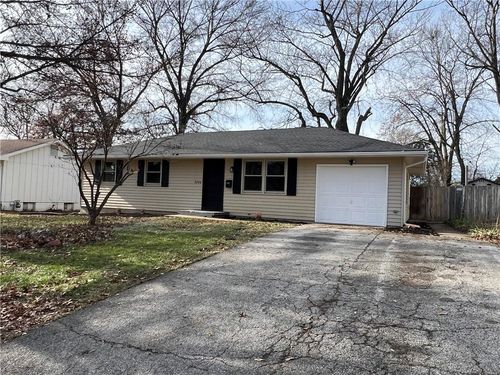 9744 Wallace Ave, Kansas City, MO, 64134-1869 | Card Image