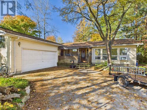 390 Macdougall Dr, Kincardine, ON, N2Z3B1 | Card Image