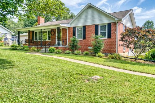 1303 Nashville St, Russellville, KY, 42276-8849 | Card Image