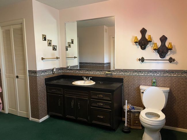 MAIN BATHROOM | Image 11