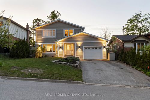 54 Farmingdale Cres, Barrie, ON, L4M5E5 | Card Image