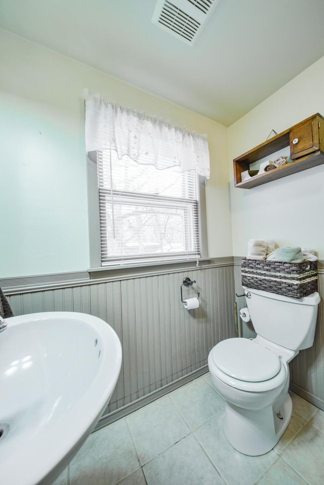 Upper Level 3/4 Bath | Image 37