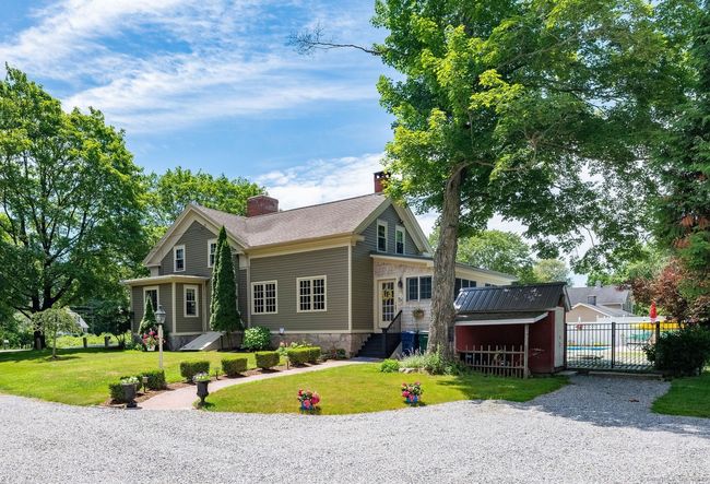 welcoming side entrance from the driveway | Image 9