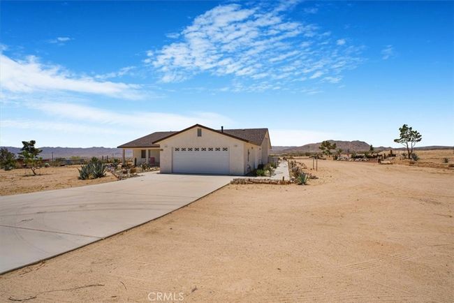 61975 Old Chisholm Trl, House other with 3 bedrooms, 3 bathrooms and 2 parking in Joshua Tree CA | Image 6