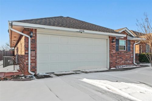 12316 Sw 5th St, Yukon, OK, 73099-6155 | Card Image