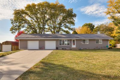 7322 Se 52nd Street, Home with 3 bedrooms, 1 bathrooms and null parking in Carlisle IA | Image 1