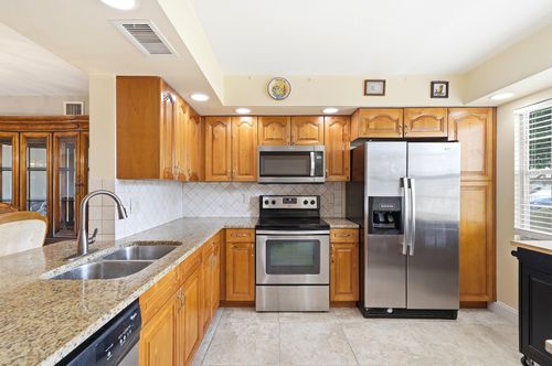 apt-h1-3204 Portofino Pt, Coconut Creek, FL, 33066-1231 | Card Image