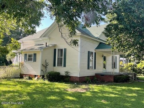 806 W Roseboro St, Roseboro, NC, 28382-8918 | Card Image