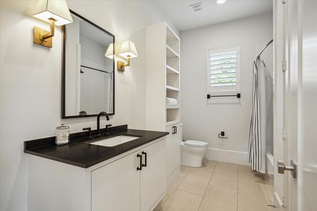 E - 22 E Shady Ln, House other with 5 bedrooms, 5 bathrooms and 3 parking in Houston TX | Image 37