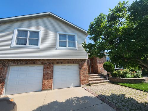 12 Mill Pond Dr, Glendale Heights, IL, 60139-1947 | Card Image