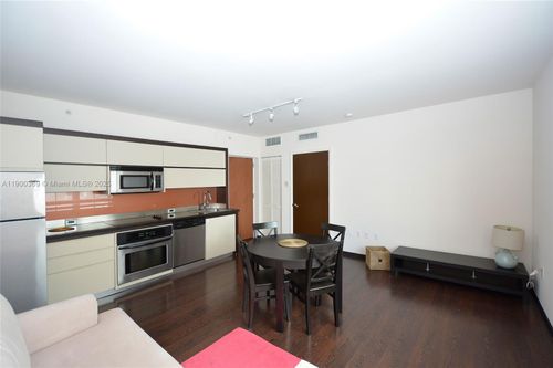 205-435 21st St, Miami Beach, FL, 33139-1704 | Card Image