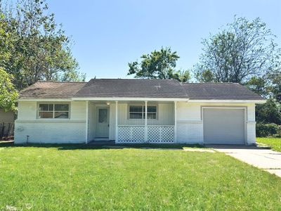 125 Bois D Arc Street, House other with 3 bedrooms, 1 bathrooms and null parking in Lake Jackson TX | Image 2