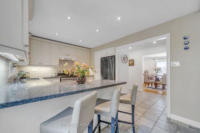 20 Hollis Cres, House other with 4 bedrooms, 3 bathrooms and 4 parking in Holland Landing ON | Image 14