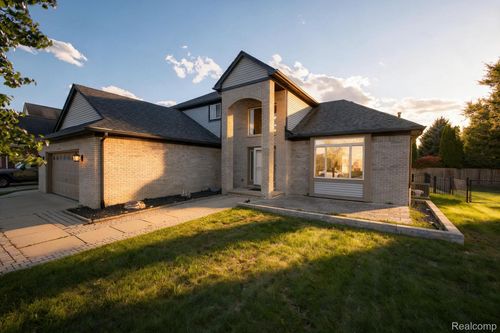 46821 Twin City Trl, Macomb, MI, 48044-6209 | Card Image
