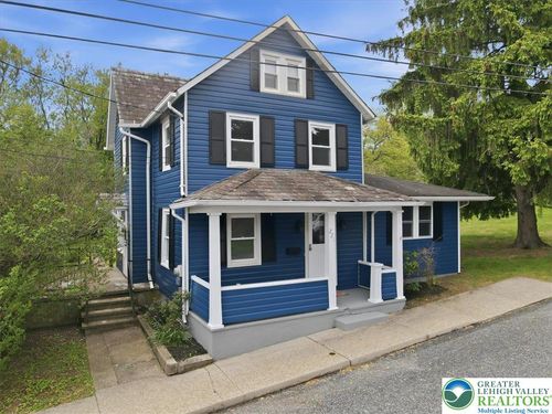 221 Diamond St, Pen Argyl, PA, 18072-1315 | Card Image