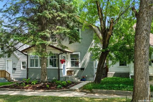 1216 E Avenue N, Saskatoon, SK, S7L1T4 | Card Image
