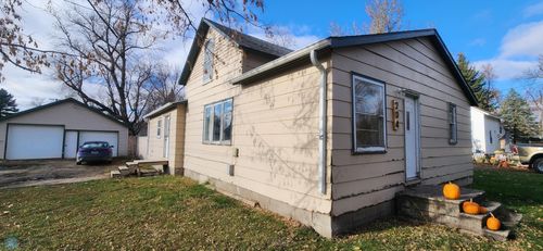 204 5th Ave N, Buffalo, ND, 58011-4112 | Card Image