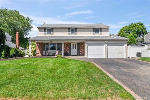 41 Longstreet Drive, Brookhaven, NY, 11755 | Card Image