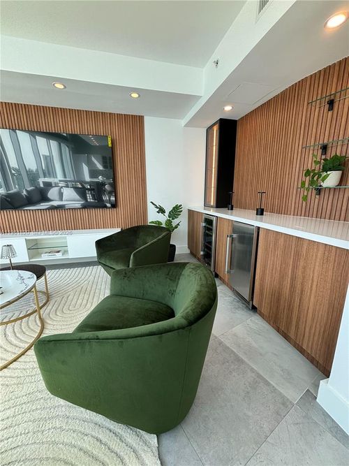 apt-510-92 Sw 3rd St, Miami, FL, 33130-3069 | Card Image