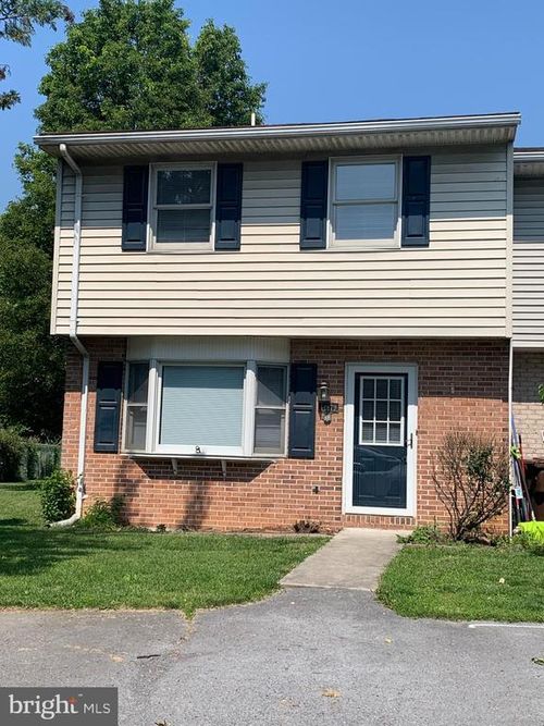 14879 Robinhood Cir, GREENCASTLE, PA, 17225-9409 | Card Image