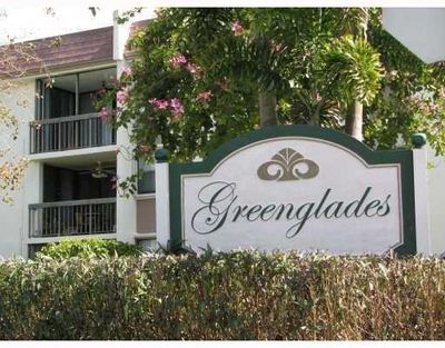 305 - 8429 Forest Hills Drive, Condo with 2 bedrooms, 2 bathrooms and null parking in Coral Springs FL | Image 1