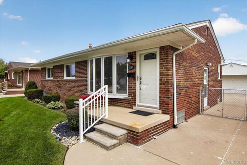 3387 Norwood Dr, Trenton, MI, 48183-3581 | Card Image