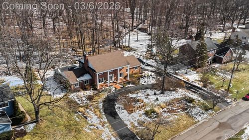 9667 Burning Tree Dr, Grand Blanc, MI, 48439-9547 | Card Image