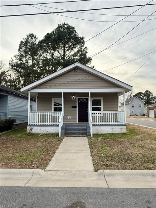 121 S 10th St, Suffolk, VA, 23434-3243 | Card Image