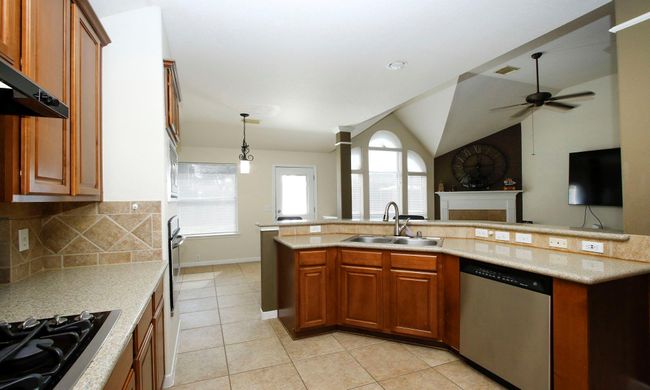 Kitchen and breakfast with great space for the chef to prepare meals. | Image 4