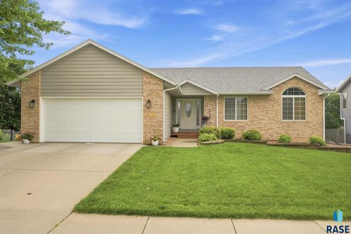 7521 S Hughes Ave Avenue, Sioux Falls, SD, 57108 | Card Image