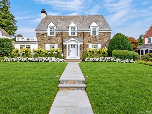 11 Cedar Place, Hempstead, NY, 11530 | Card Image