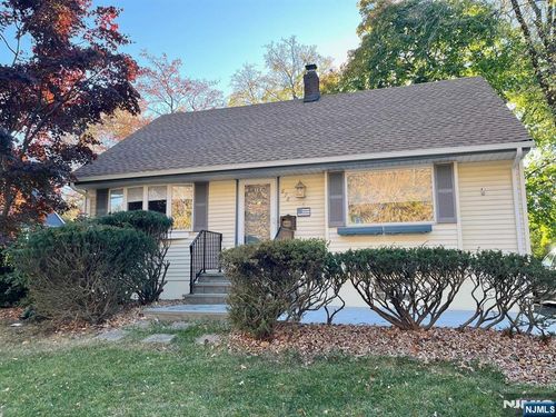 678 Grove St, Ridgewood, NJ, 07450-5539 | Card Image