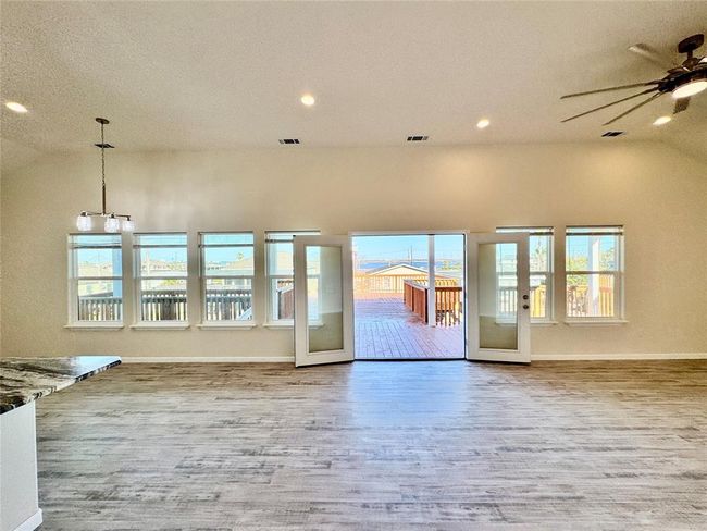 18 Edgewater St, House other with 3 bedrooms, 2 bathrooms and 2 parking in Hitchcock TX | Image 19
