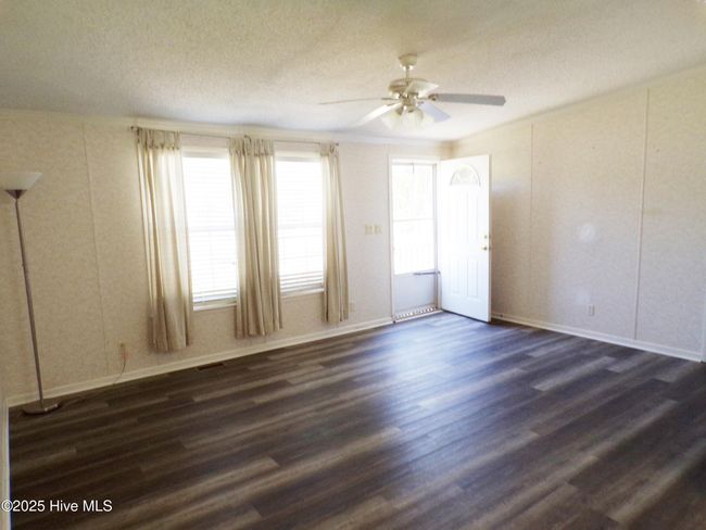 103 Mcgill Dr, House other with 3 bedrooms, 2 bathrooms and null parking in Burgaw NC | Image 4