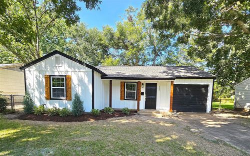 226 Laurel St, Lake Jackson, TX, 77566-5820 | Card Image