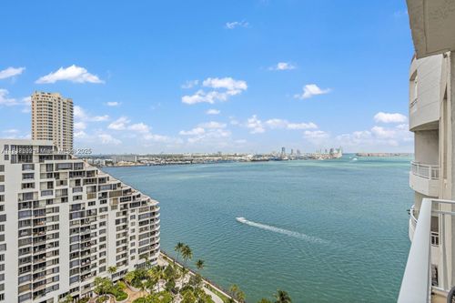 ph21-770 Claughton Island Dr, Miami, FL, 33131-2617 | Card Image
