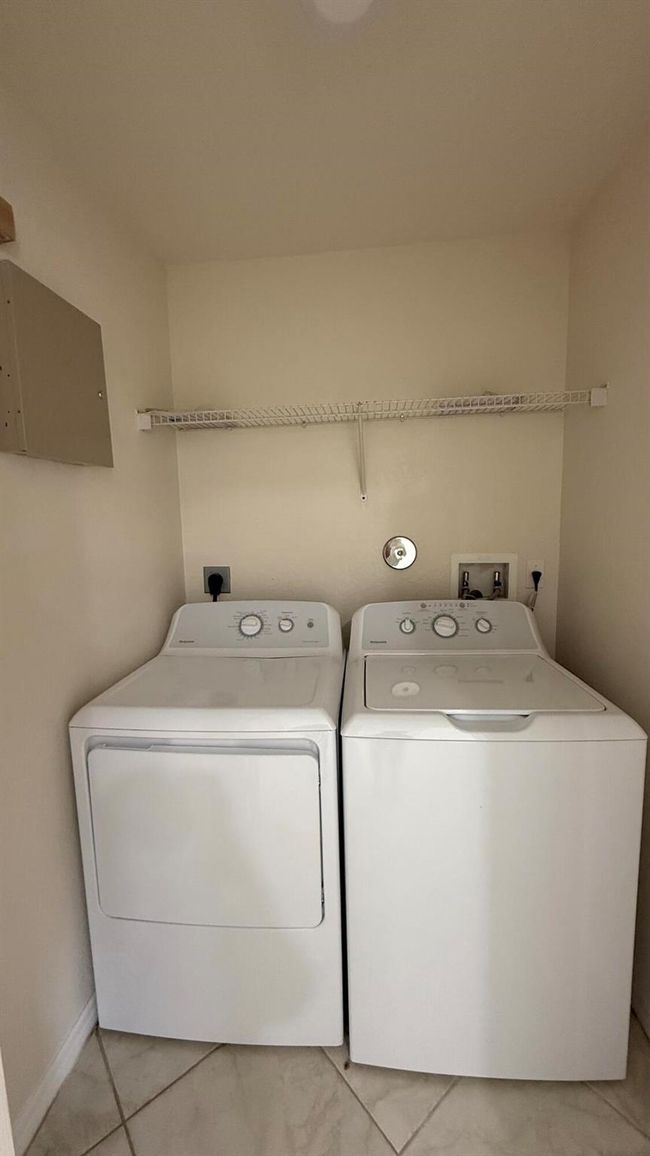 2131 Sw Newport Isles Boulevard Boulevard, House other with 3 bedrooms, 2 bathrooms and null parking in Port St Lucie FL | Image 16