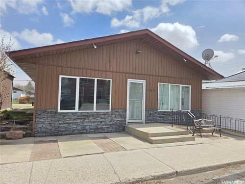 105 Main St, Wawota, SK, S0G | Card Image