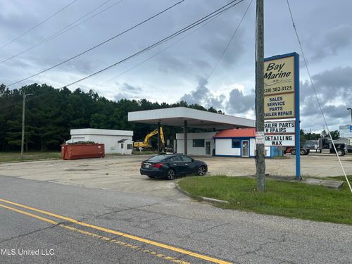 6005 Washington Ave, Ocean Springs, MS, 39564-2648 | Card Image