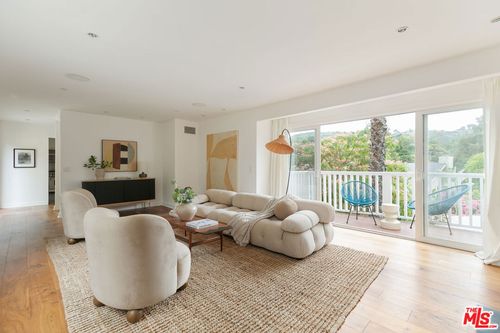 4338 Saltillo St, Woodland Hills, CA, 91364-5922 | Card Image