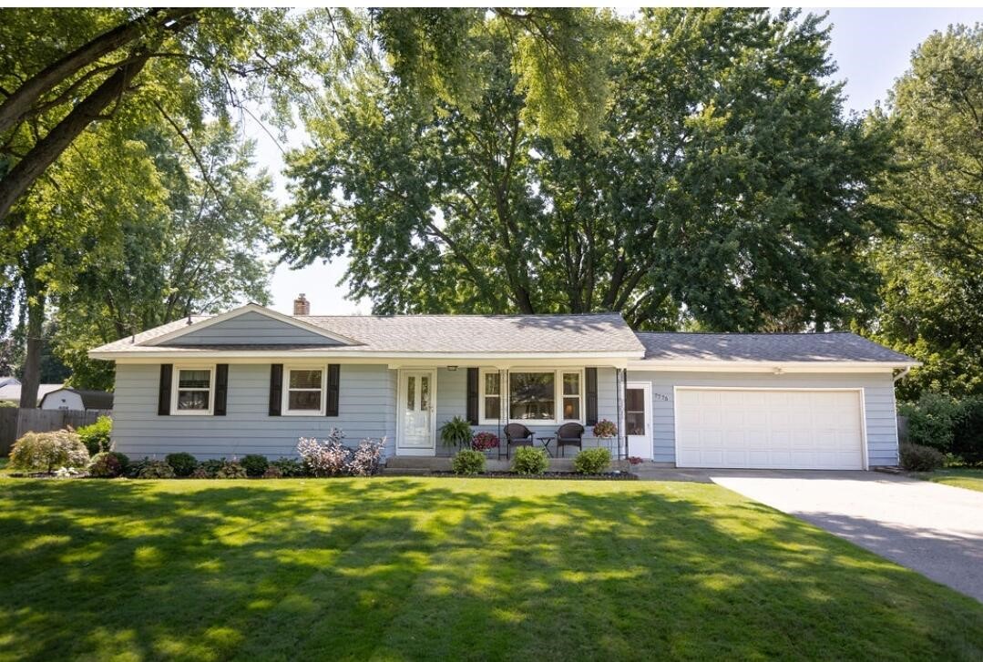 Hollyhock Ave, Jenison, MI 49428