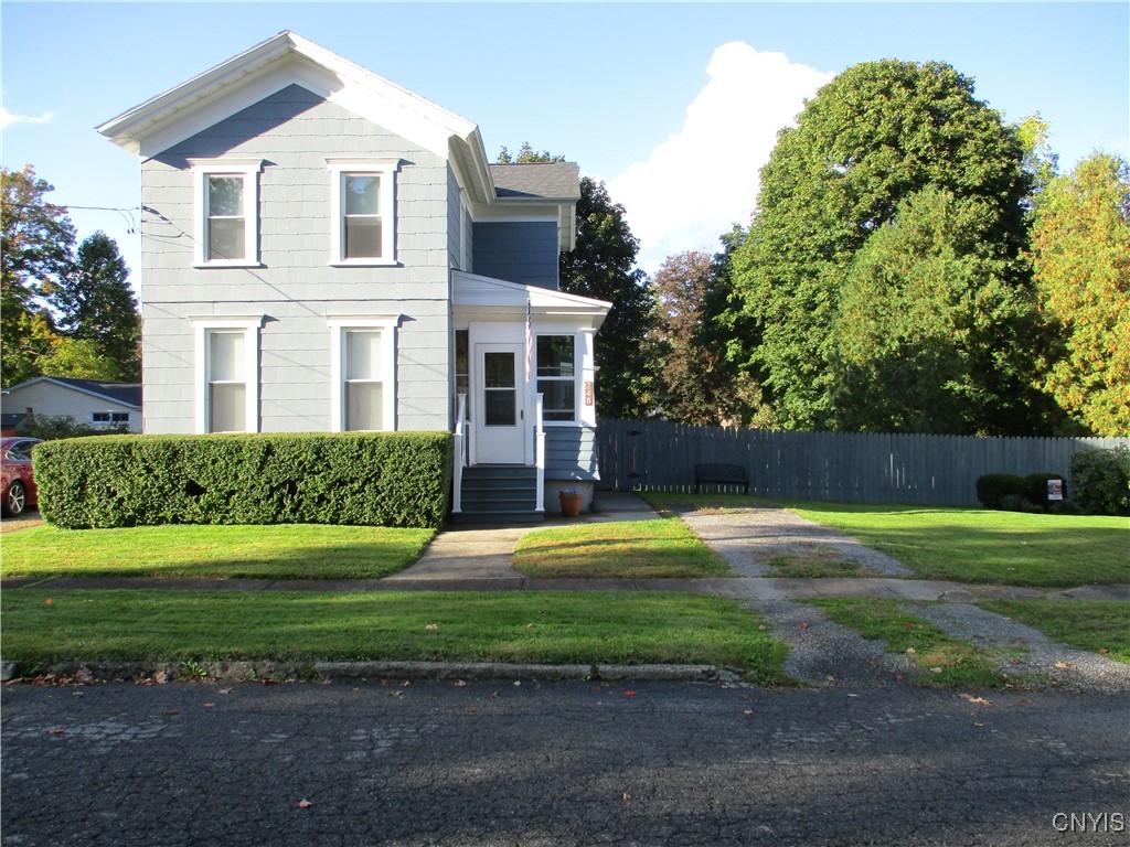Hickory St, Canastota, NY 13032