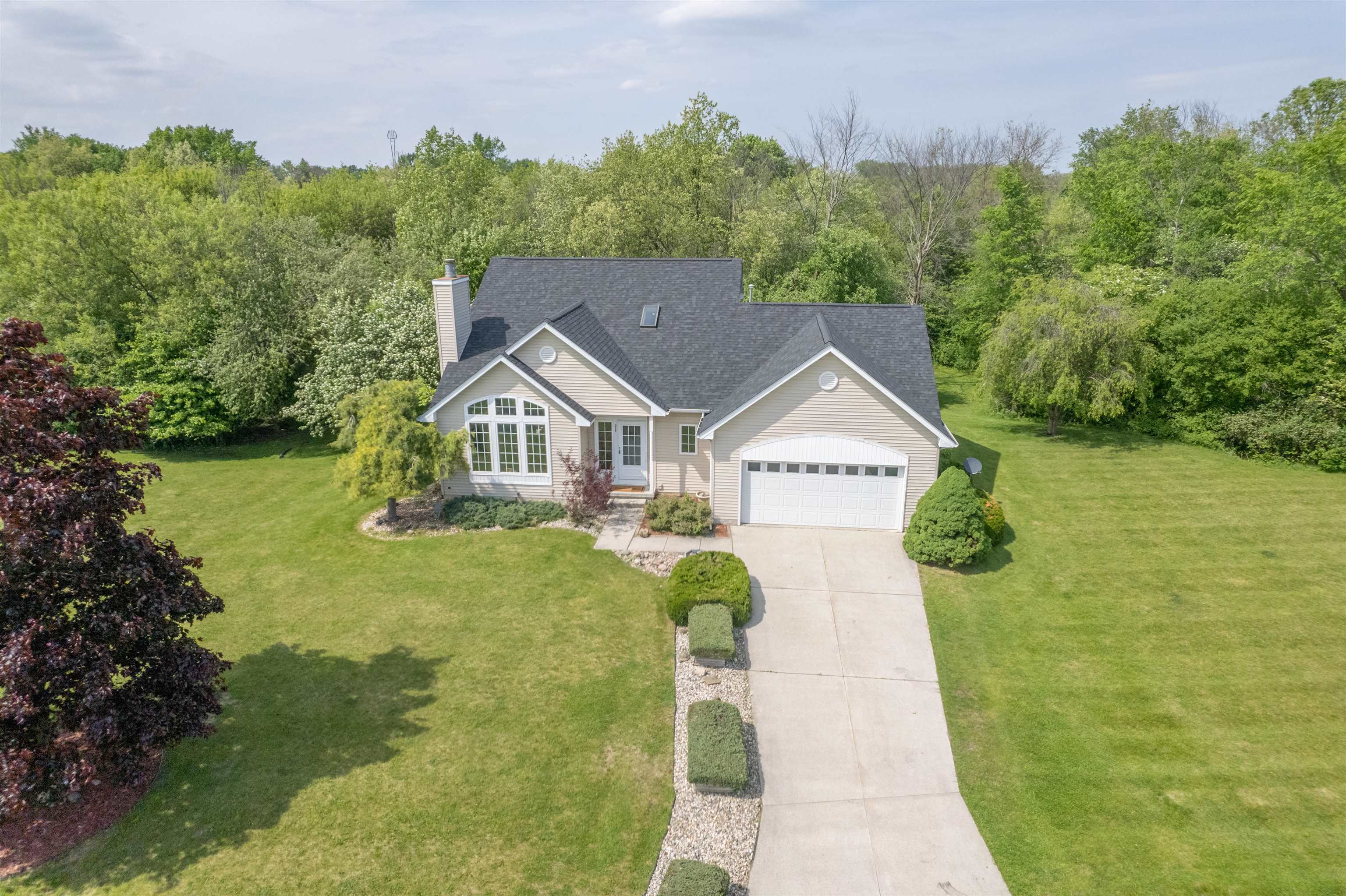 Red Maple Ln, Shepherd, MI 48883