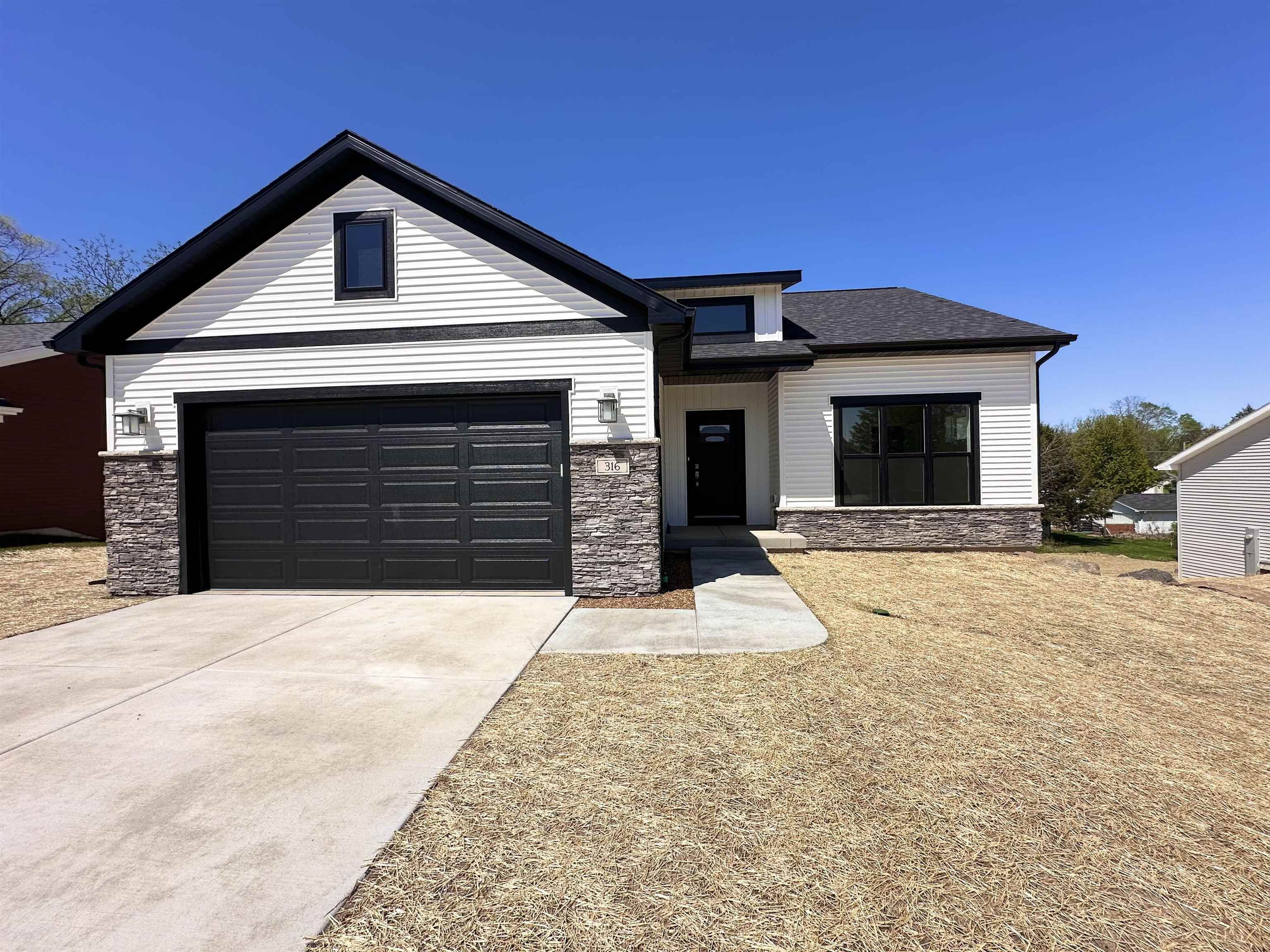 Markens Gate Rd, Stoughton, WI 53589