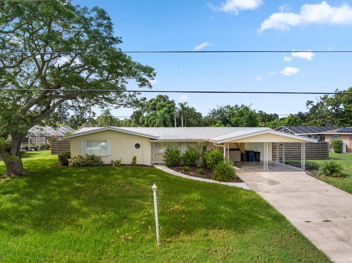 Lake Dr, Sarasota, FL 34232