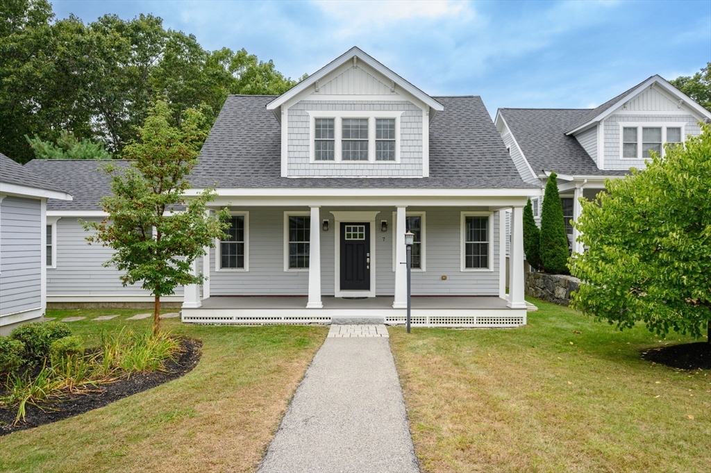 Taylor Ln, Hingham, MA 02043