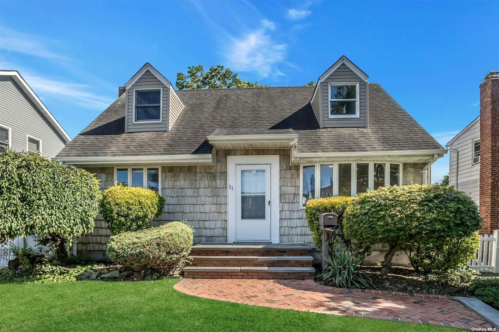 Arnold St, Hicksville, NY 11801